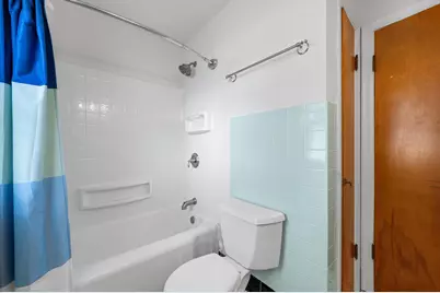 7020 N Rockledge Ave, Glendale, WI 53209 - Photo 18