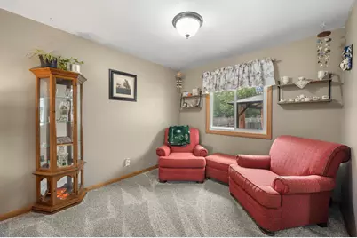 9537 W Sarasota Pl, Wauwatosa, WI 53222 - Photo 6
