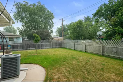 9537 W Sarasota Pl, Wauwatosa, WI 53222 - Photo 24