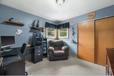 9537 W Sarasota Pl, Wauwatosa, WI 53222 - Photo 16