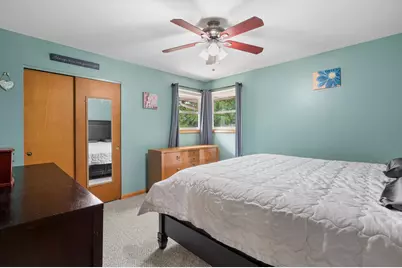 9537 W Sarasota Pl, Wauwatosa, WI 53222 - Photo 14