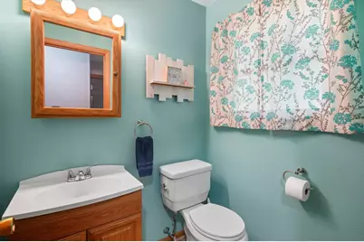9537 W Sarasota Pl, Wauwatosa, WI 53222 - Photo 18