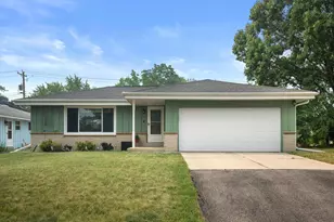 9537 W Sarasota Pl, Wauwatosa, WI 53222 - Photo 1