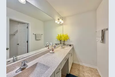 401  Chesterfield Ct, Williams Bay, WI 53191 - Photo 18
