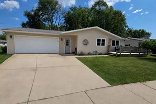 1457 Daisy Dr, Manitowoc, WI 54220 - Photo 2