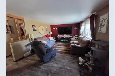 1457  Daisy Dr, Manitowoc, WI 54220 - Photo 8