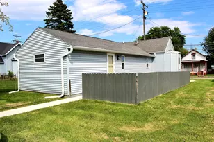 930 N Memorial Dr, Racine, WI 53404 - Photo 4