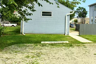 930 N Memorial Dr, Racine, WI 53404 - Photo 6