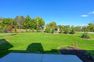 N55W25226 Crescent Hill Dr, Sussex, WI 53089 - Photo 8