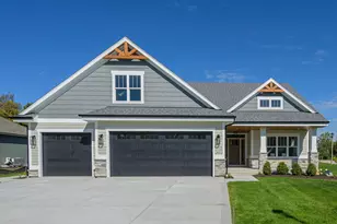 N55W25226 Crescent Hill Dr, Sussex, WI 53089 - Photo 2