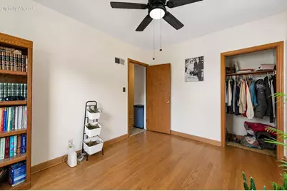 5644 N Paradise Ln, Glendale, WI 53209 - Photo 28