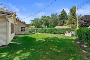 5644 N Paradise Ln, Glendale, WI 53209 - Photo 40