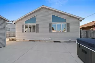 1525 S 25th St, Manitowoc, WI 54220 - Photo 6