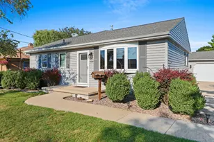 1525 S 25th St, Manitowoc, WI 54220 - Photo 2