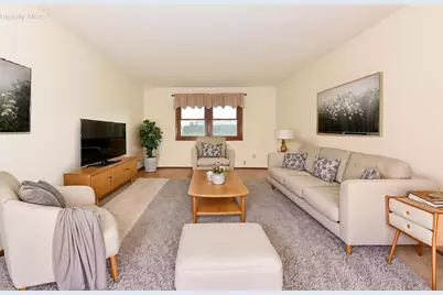 106  Tamarack Cir, Hartford, WI 53027 - Photo 4
