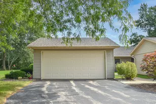106 Tamarack Cir, Hartford, WI 53027 - Photo 14