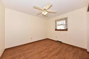 106 Tamarack Cir, Hartford, WI 53027 - Photo 8
