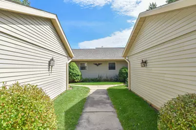 106  Tamarack Cir, Hartford, WI 53027 - Photo 16