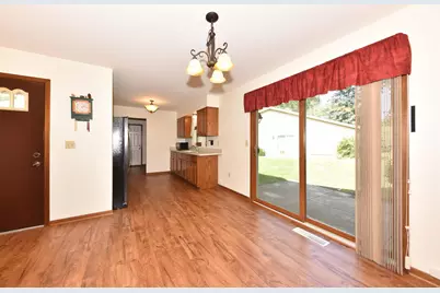 106  Tamarack Cir, Hartford, WI 53027 - Photo 2