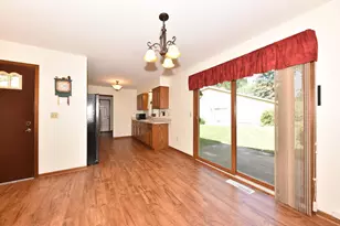 106 Tamarack Cir, Hartford, WI 53027 - Photo 2