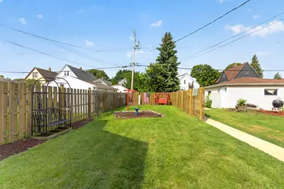 1641 S 81st St, West Allis, WI 53214 - Photo 18