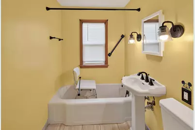 1641 S 81st St, West Allis, WI 53214 - Photo 10