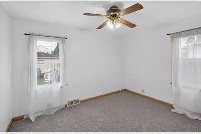 1641 S 81st St, West Allis, WI 53214 - Photo 8