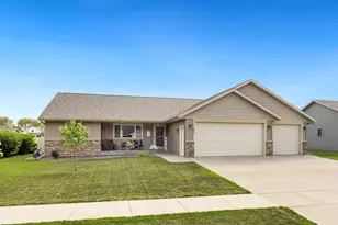 1912 McGilvray Way, Holmen, WI 54636 - Photo 2