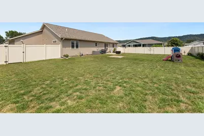 1912  McGilvray Way, Holmen, WI 54636 - Photo 32