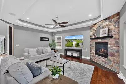 1347 W Stillwater Cir, Mequon, WI 53092 - Photo 4