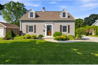 2214  Fairmont St, Manitowoc, WI 54220 - Photo 2
