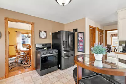2214  Fairmont St, Manitowoc, WI 54220 - Photo 16