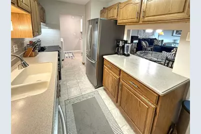 W170N11411  Armada Dr #5, Germantown, WI 53022 - Photo 8