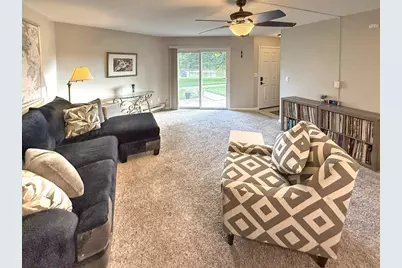 W170N11411  Armada Dr #5, Germantown, WI 53022 - Photo 2