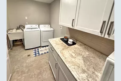 W170N11411  Armada Dr #5, Germantown, WI 53022 - Photo 12
