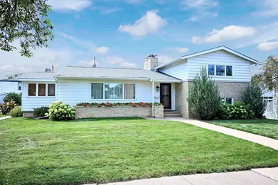 65  6th St, Winona, MN 55987 - Photo 1