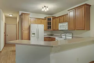 7156 Parkside Ln, Racine, WI 53406 - Photo 6