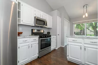 880  Pilgrim Pkwy, Elm Grove, WI 53122 - Photo 10