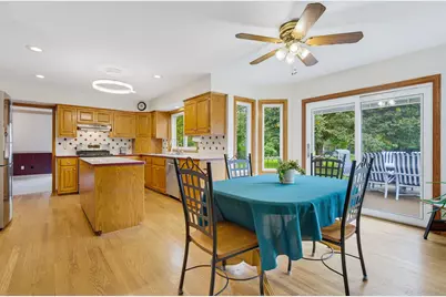 149  Hickory Dr, Delafield, WI 53018 - Photo 6