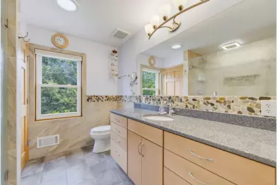 149  Hickory Dr, Delafield, WI 53018 - Photo 8