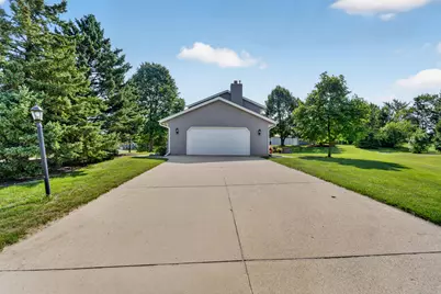 W158N10439  Old Farm Rd, Germantown, WI 53022 - Photo 28