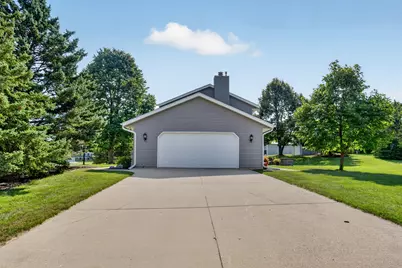 W158N10439  Old Farm Rd, Germantown, WI 53022 - Photo 4