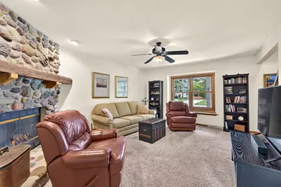W158N10439  Old Farm Rd, Germantown, WI 53022 - Photo 16