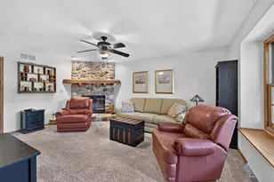 W158N10439 Old Farm Rd, Germantown, WI 53022 - Photo 16