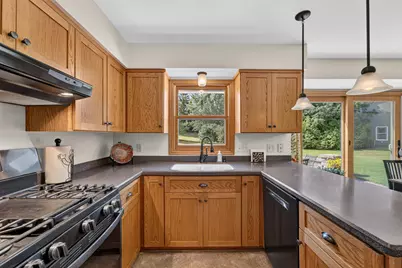 W158N10439  Old Farm Rd, Germantown, WI 53022 - Photo 12