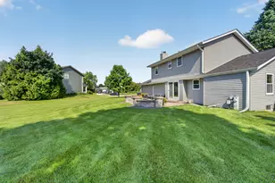 W158N10439 Old Farm Rd, Germantown, WI 53022 - Photo 6