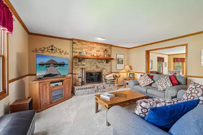306 W Juniper Dr, Grafton, WI 53024 - Photo 4