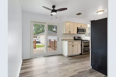 8128 W Sunbury Ct, Milwaukee, WI 53219 - Photo 8