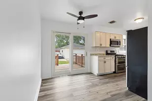 8128 W Sunbury Ct, Milwaukee, WI 53219 - Photo 8