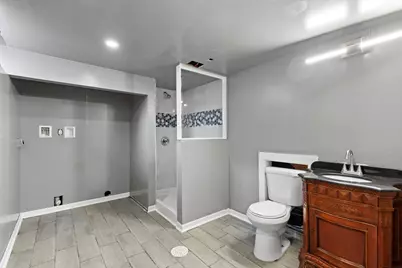8128 W Sunbury Ct, Milwaukee, WI 53219 - Photo 12